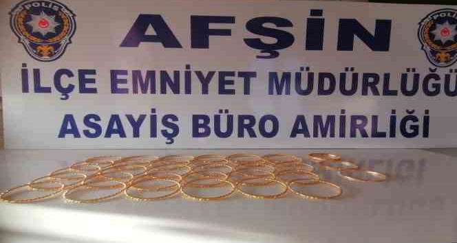 Kuyumcudan gerçek sanıp çaldığı bileziklerle yakalandı