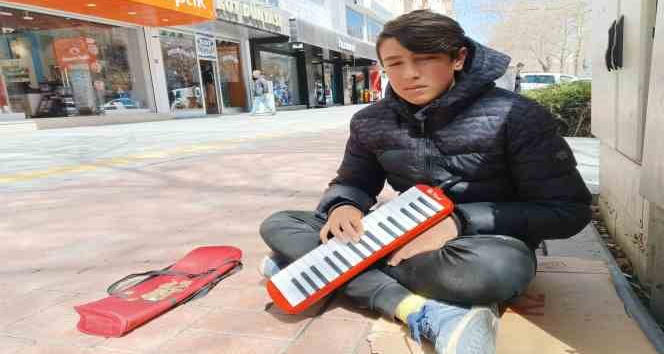 Kendisi küçük, gayreti büyük