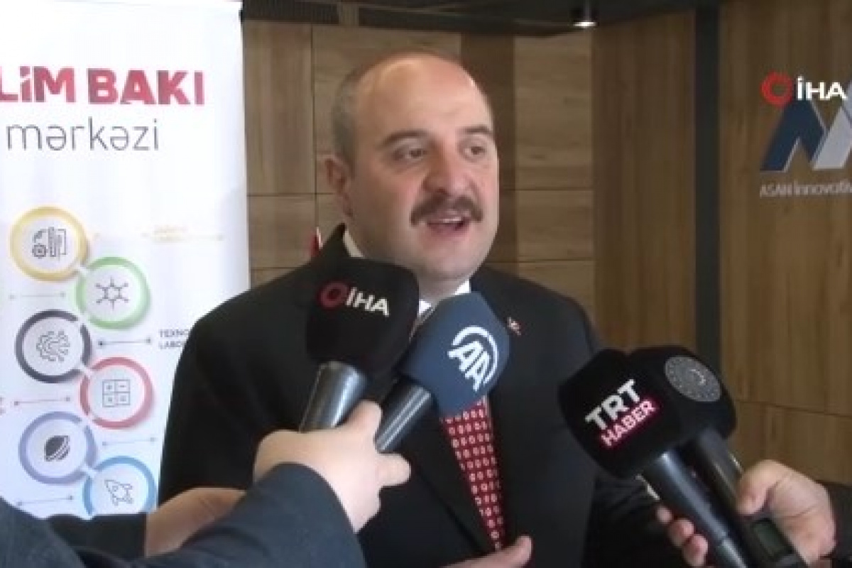 Bakan Varank: 'Türkiye'nin otomobilini Aliyev'e teslim etmekten gurur duyuyoruz'