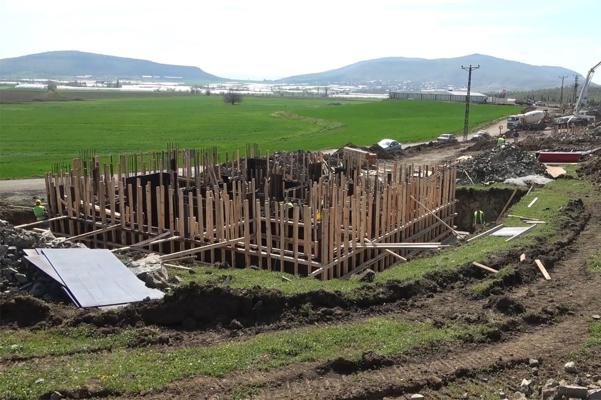 Temeller atıldı, köy evleri inşa ediliyor