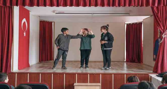 Drama etkinliğinde öğrencilerin yüzü güldü