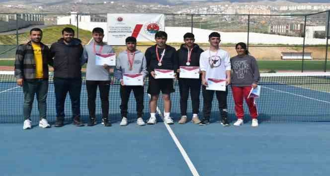 Şırnak’ta 12 ilden 145 sporcunun katıldığı tenis müsabakaları sona erdi