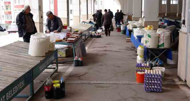 Köylü pazarı ramazanda boş kaldı