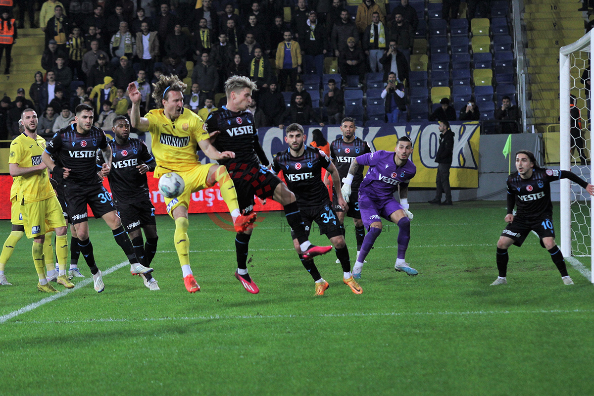Trabzonspor&#039;u deviren Ankaragücü yarı finalde