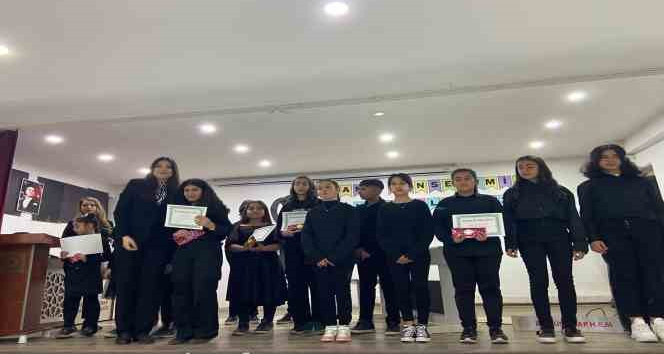 Kurslarda eğitim alan öğrenciler belgelerini aldı