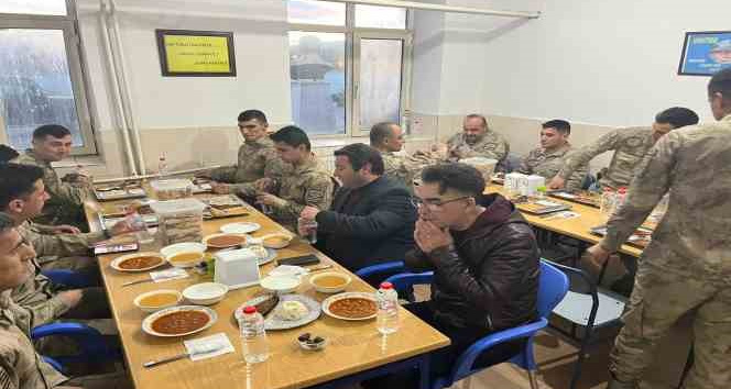 Kaymakam Ocak askerlerle iftar yemeğinde buluştu