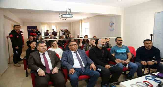 Tunceli’de MEB AKUB ekibine eğitim verildi