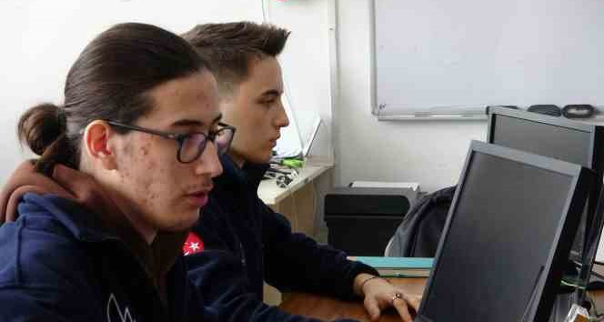 B-Dispate Uzay Takımı model uydu yarışmasında birinciliği hedefliyor