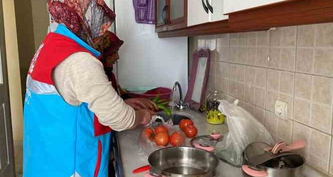 İhtiyaç sahiplerinin temizliği ve iftarı ’Vefa’ ekibinden