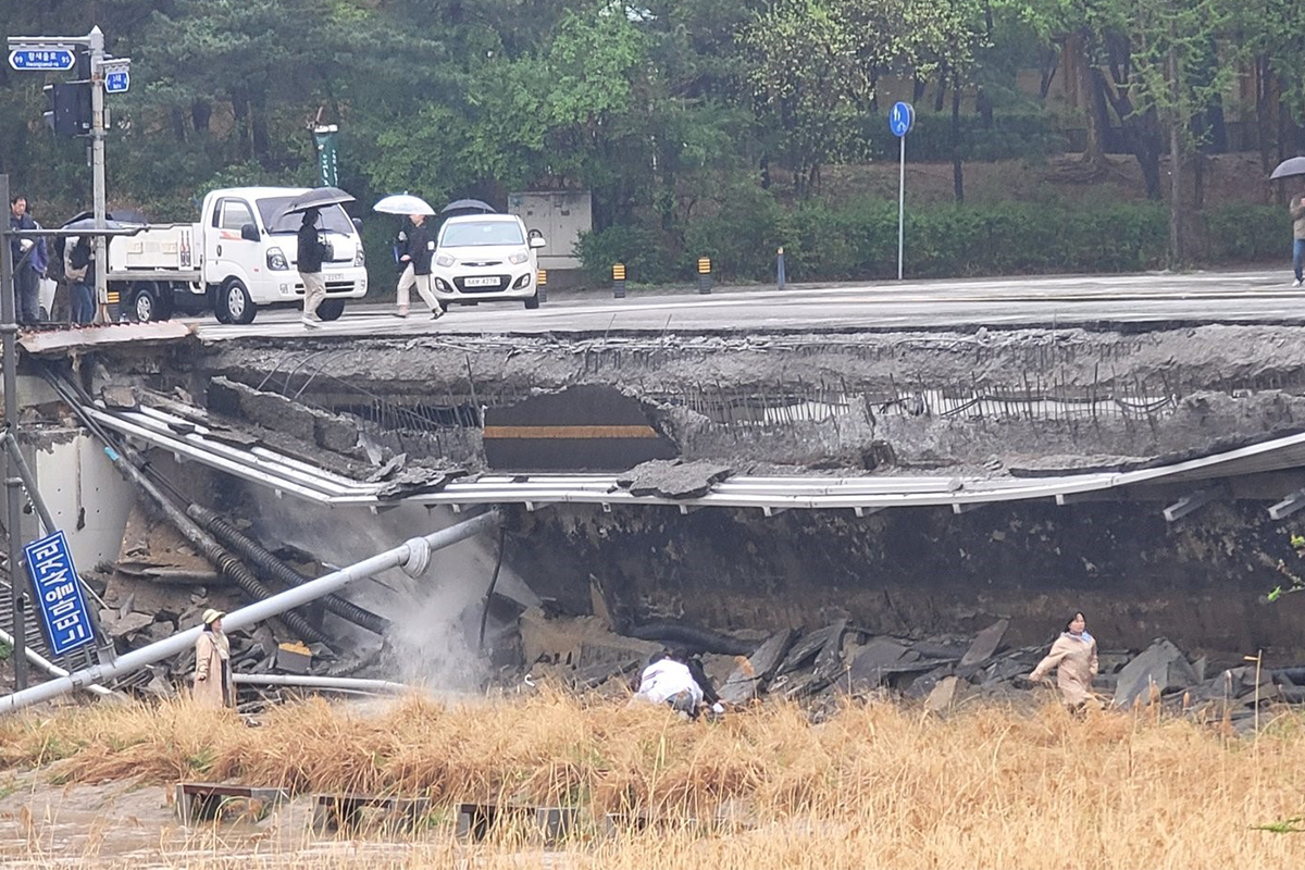 Güney Kore'de köprü çöktü: 1 ölü, 1 yaralı