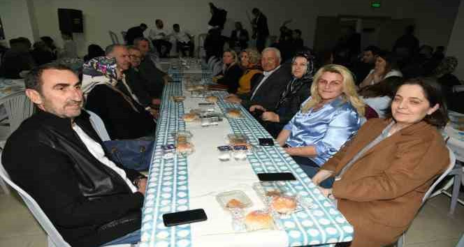 Lapseki Belediye Başkanı Eyüp Yılmaz, belediye çalışanları ve aileleriyle iftarda bir araya geldi