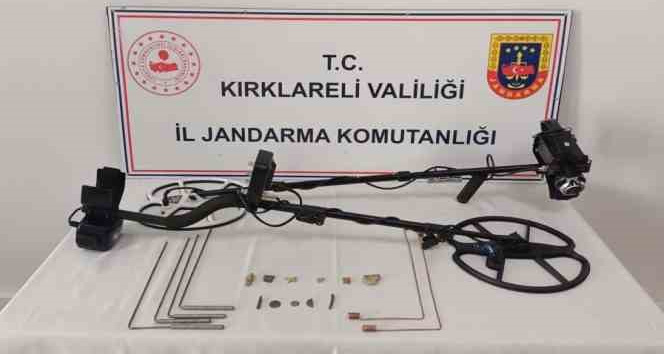 Kırklareli’de kaçak kazı operasyonu: Roma Dönemi’ne ait gümüş ve bronz sikke ele geçirildi