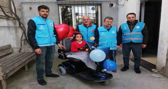 Depremzede Buğlem’e akülü araç süprizi