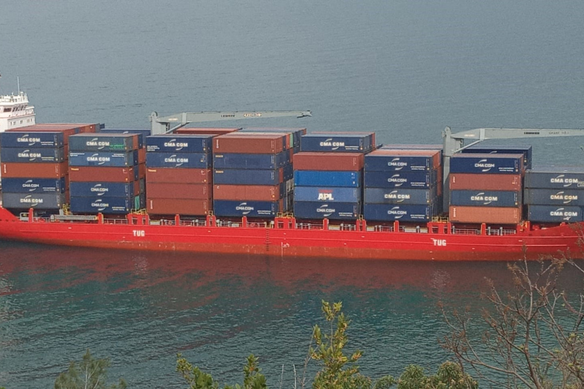 Karadeniz’de karaya oturan gemi için çalışmalar sürüyor