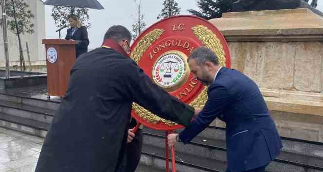 Avukatlar günü sağanak yağış altında kutlandı