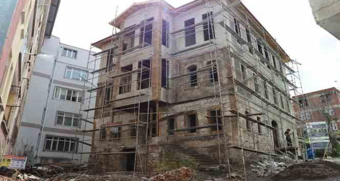 Tarihi konağın restorasyonu sürüyor