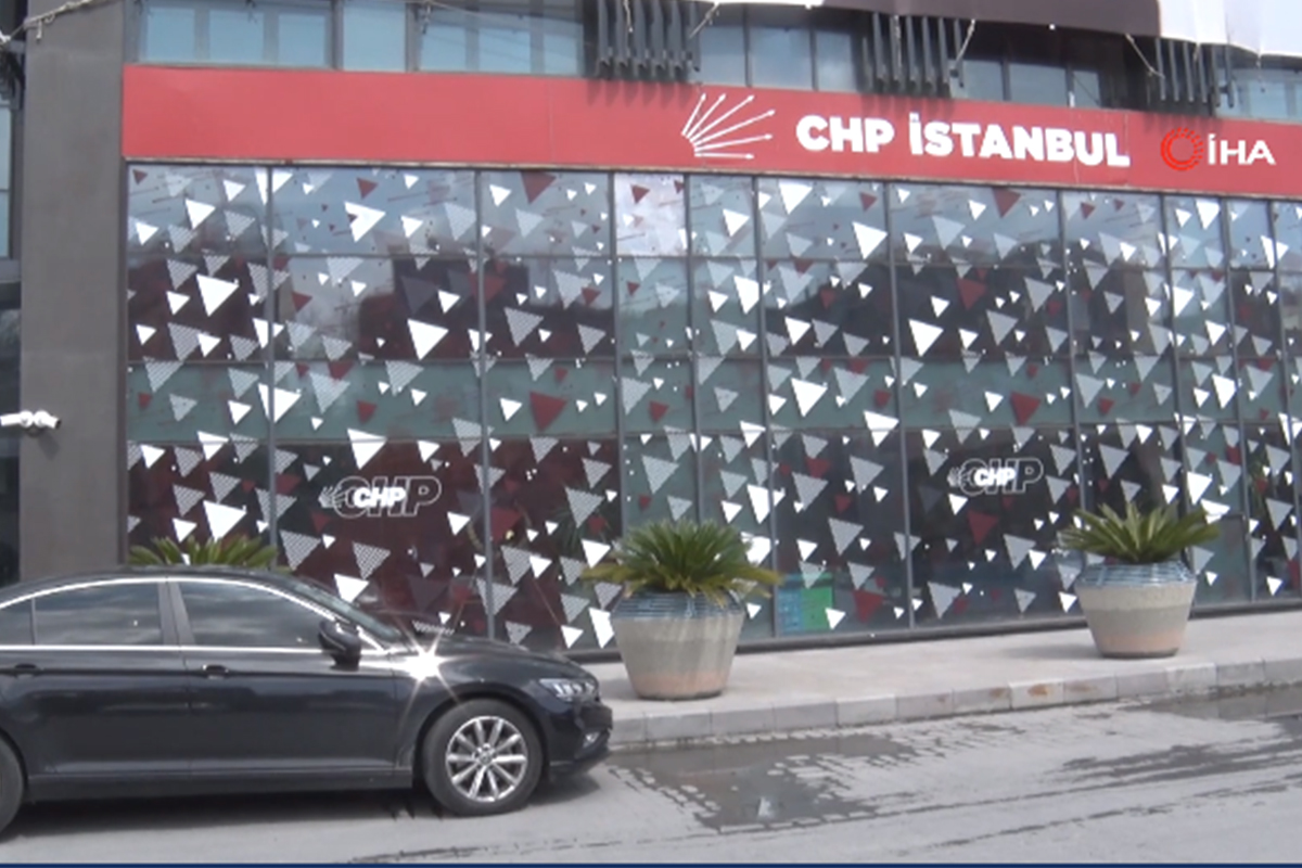 CHP İstanbul İl Başkanlığı&#039;na saldırı iddiası