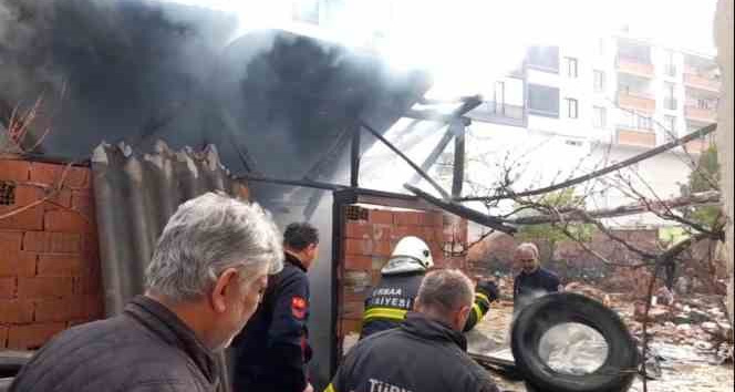 Odunlukta çıkan yangın maddi hasara neden oldu