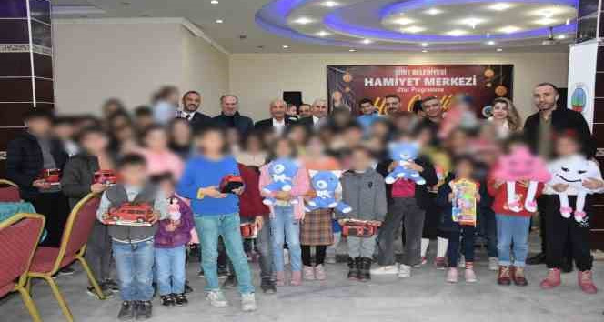 Siirt Belediyesi yetim çocukları iftarda ağırladı
