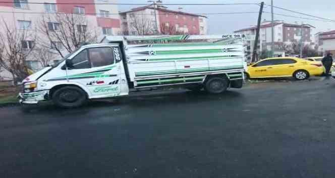 Bingöl’de ticari taksi ile kamyonet çarpıştı: 5 yaralı