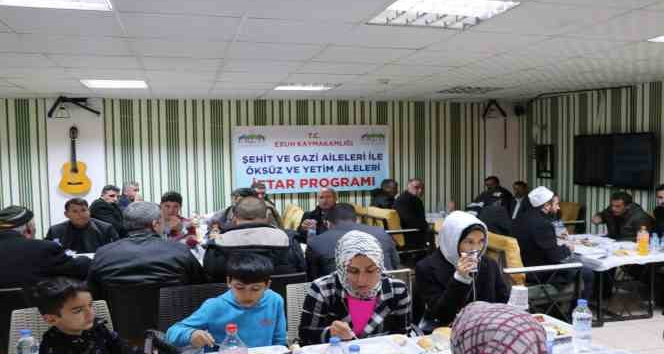 İçişleri Bakan Yardımcısı Erdil, Eruh’ta gazi ve şehit aileleriyle iftarda bir araya geldi