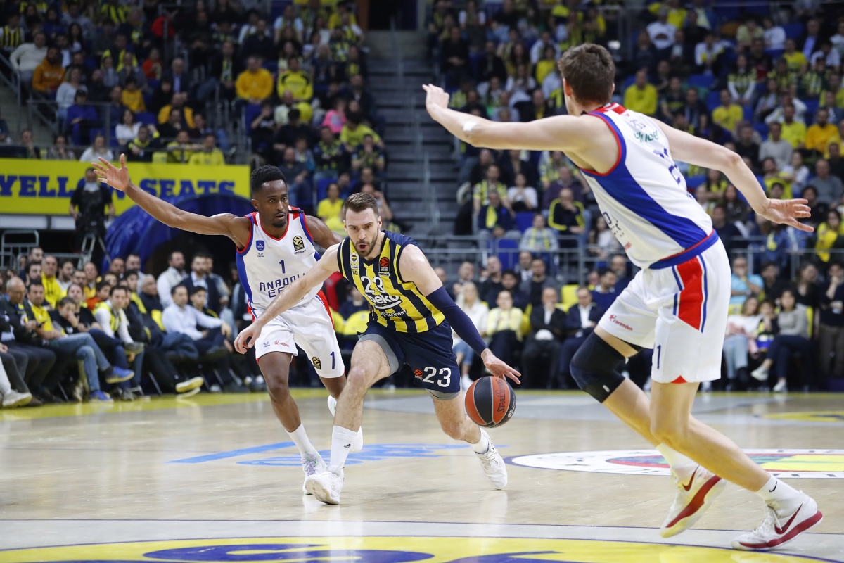EuroLeague&#039;de Türk derbisi! Anadolu Efes&#039;i farklı yenen Fenerbahçe Beko play-off&#039;ta