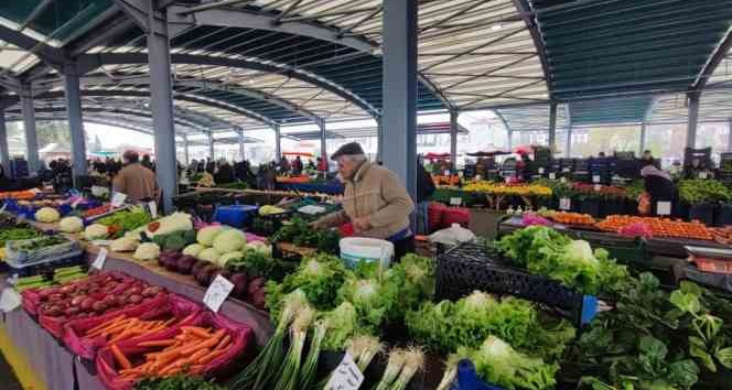 Altınova Kapalı Pazaryeri’nde ilk pazar kuruldu