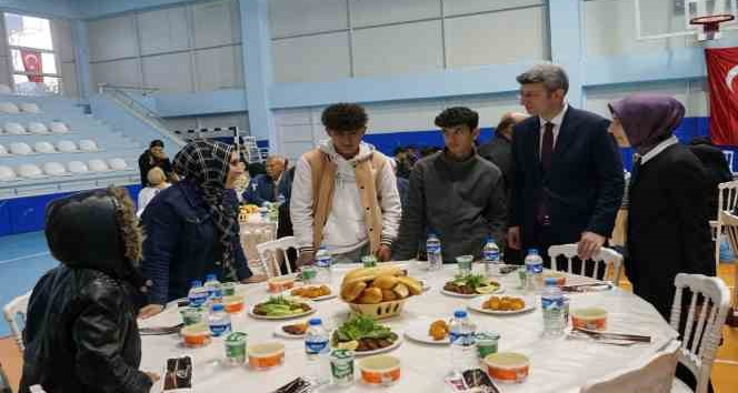 Beşiri’de şehit yakınları, yetim ve depremzedeler için iftar programı düzenlendi