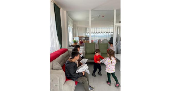 Kur’an kursu öğrencilerinden depremzede anlamlı destek