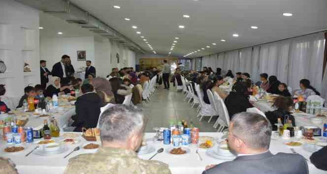 Kaymakam Çimşit, yetim çocuklarla iftarda bir araya geldi