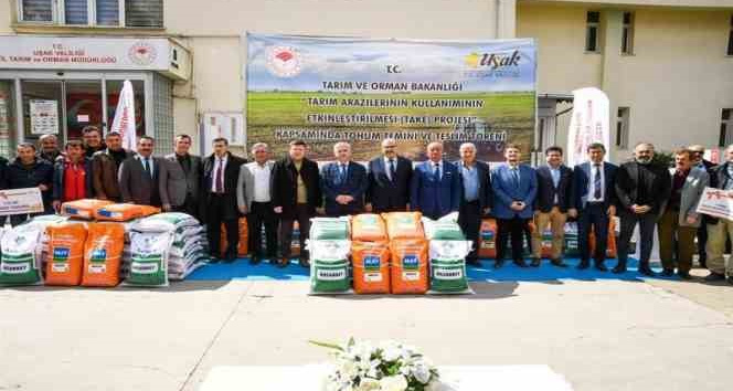 Uşak’ta üreticiye bin torba ayçiçek tohumu dağıtıldı