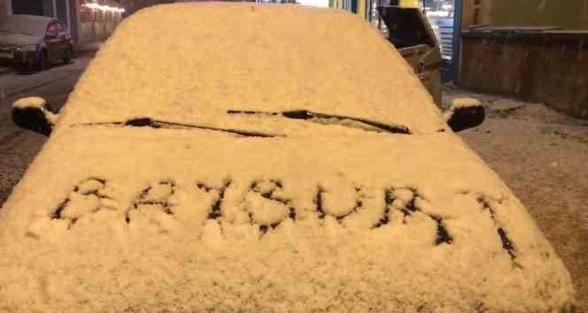 Bayburt’ta kar yağışı etkili oldu