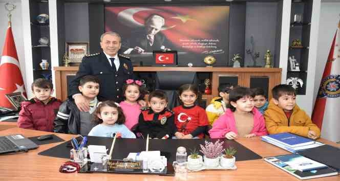Minik öğrencilerden Polis Haftası ziyareti