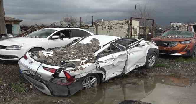 Araba mezarlığı felaketin boyutunu gözler önüne seriyor