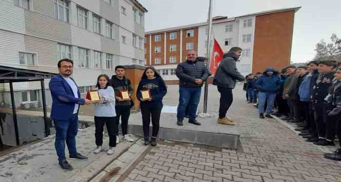 Ahlatlı öğrencilerin projesi bölge birincisi oldu