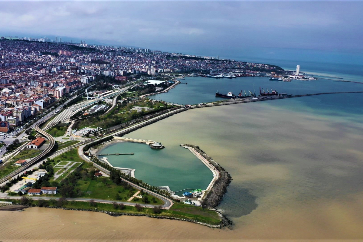 Nisan yağmurları Karadeniz'i çamura boyadı