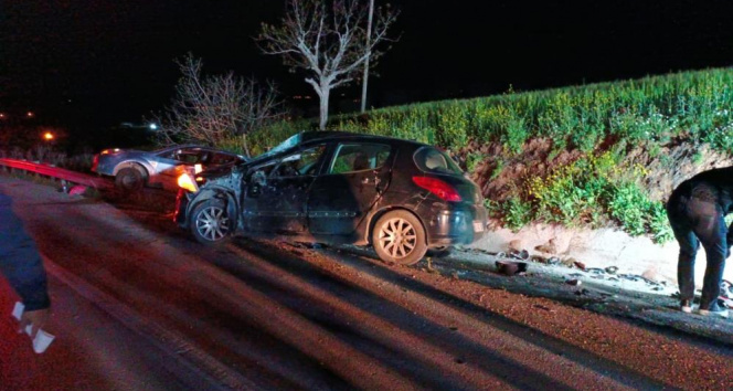 Gaziantep-Kilis karayolunda zincirleme trafik kazası: 1i polis 2 ölü, 4 yaralı