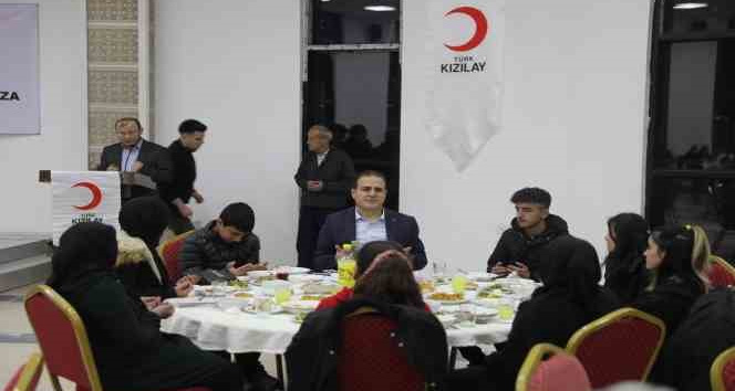 Vali Akbıyık, yetimlerle iftarda buluştu