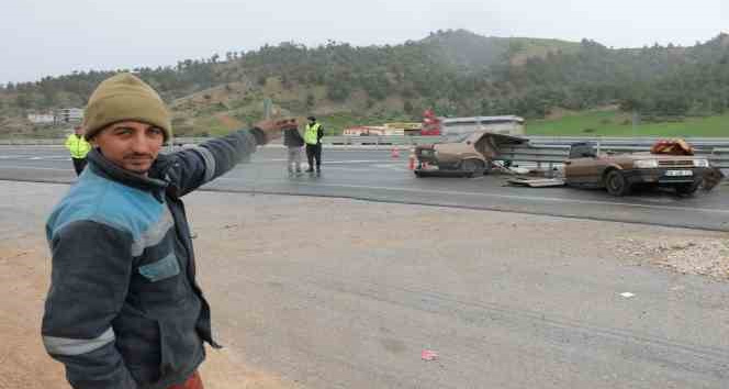 Kaza yapan otomobil ikiye bölündü