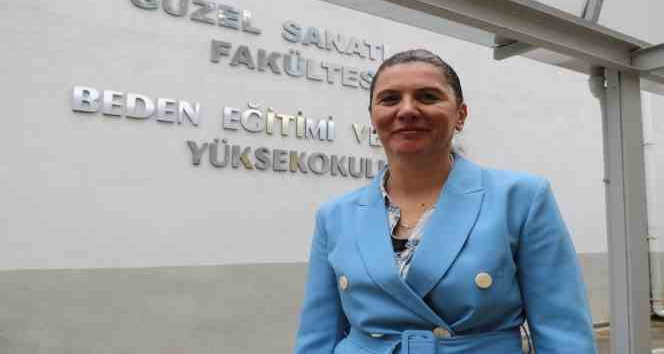 Bin kilometre uzaktan gelip depremzede çocukların yüzünü güldürdüler