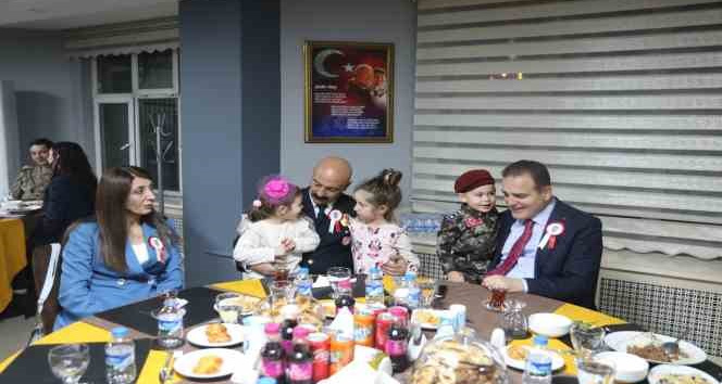 Vali Akbıyık, polisle iftarda bir araya geldi
