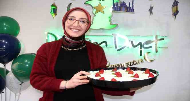 Bu güllaç bir farklı şeker yerine balla yapılıyor