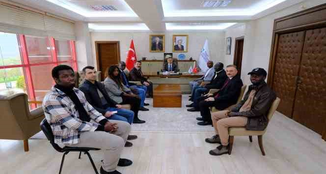 Senegalli heyet vatandaşlarının Tokat’ta eğitim görmesinden memnun