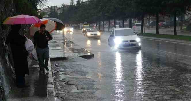 Ordu’da sağanak yağış hayatı olumsuz etkiledi
