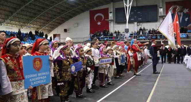 Edirne’de okullar arası halk oyunları renkli görüntülere sahne oldu