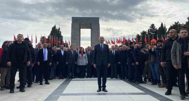 Kılıçdaroğlu, Çanakkale Şehitler Abidesi’ni ziyaret etti
