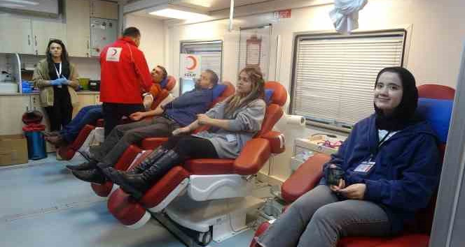 Hastane personelinden Kızılay’a destek