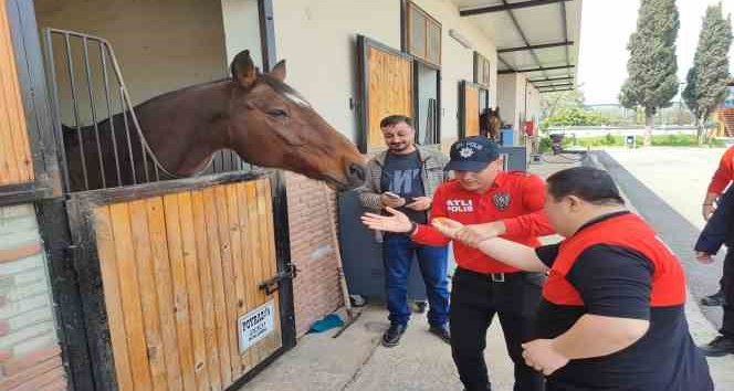 Down sendromlu çocuğun polis atıyla imtihanı