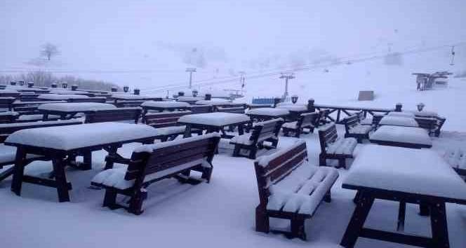 Nisan ayının ortasında Uludağ’a kar yağdı