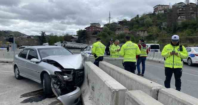 Tünelden çıkan otomobil kontrolü kaybedip duvara çarptı: 1 yaralı